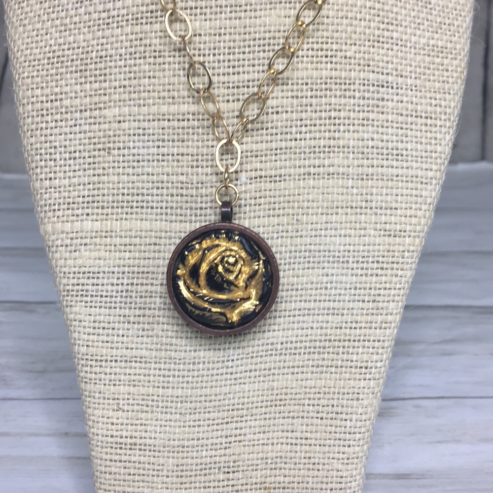 ROSE PENDANT Necklace